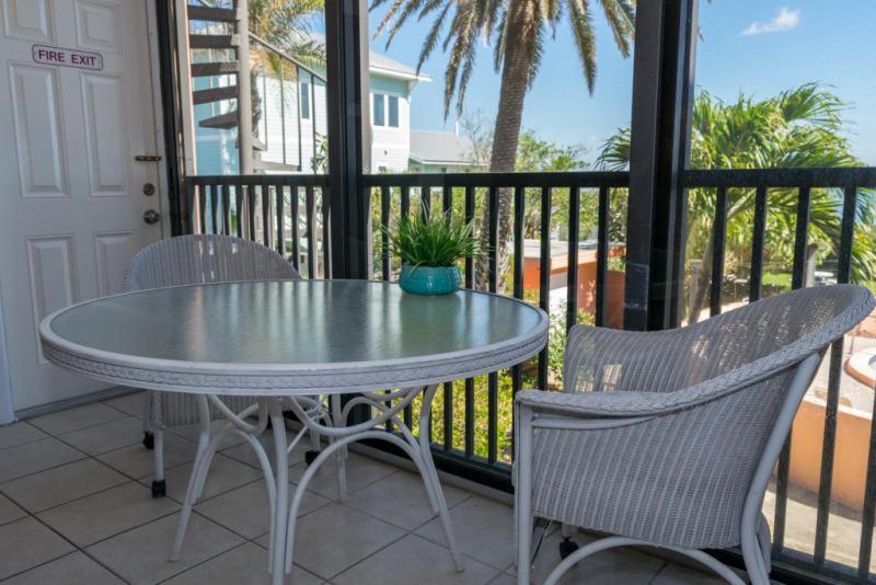 Coquina Moorings Two Bedroom Apartment, 102 Bradenton Beach Exterior photo