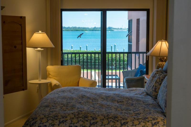 Coquina Moorings Two Bedroom Apartment, 102 Bradenton Beach Exterior photo