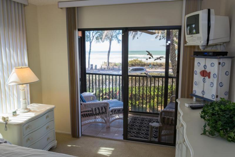 Coquina Moorings Two Bedroom Apartment, 102 Bradenton Beach Exterior photo